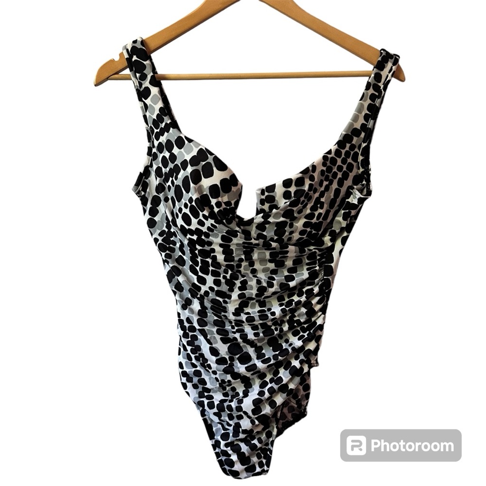 Miraclesuit Sz 10 Black/White/Gray Escape UW Padded Cup Control 1 Pce Swimsuit‎